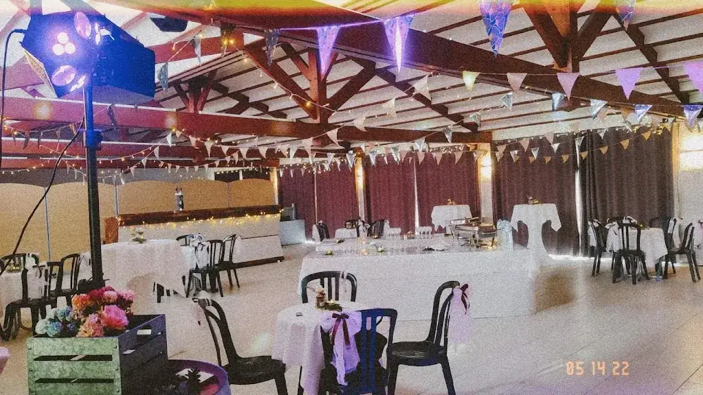 Van Ha Phung_Les Salons de la Louée - location de salle, mariage, fête famille, restaurant, brasserie la semaine_Haute-Goulaine_review