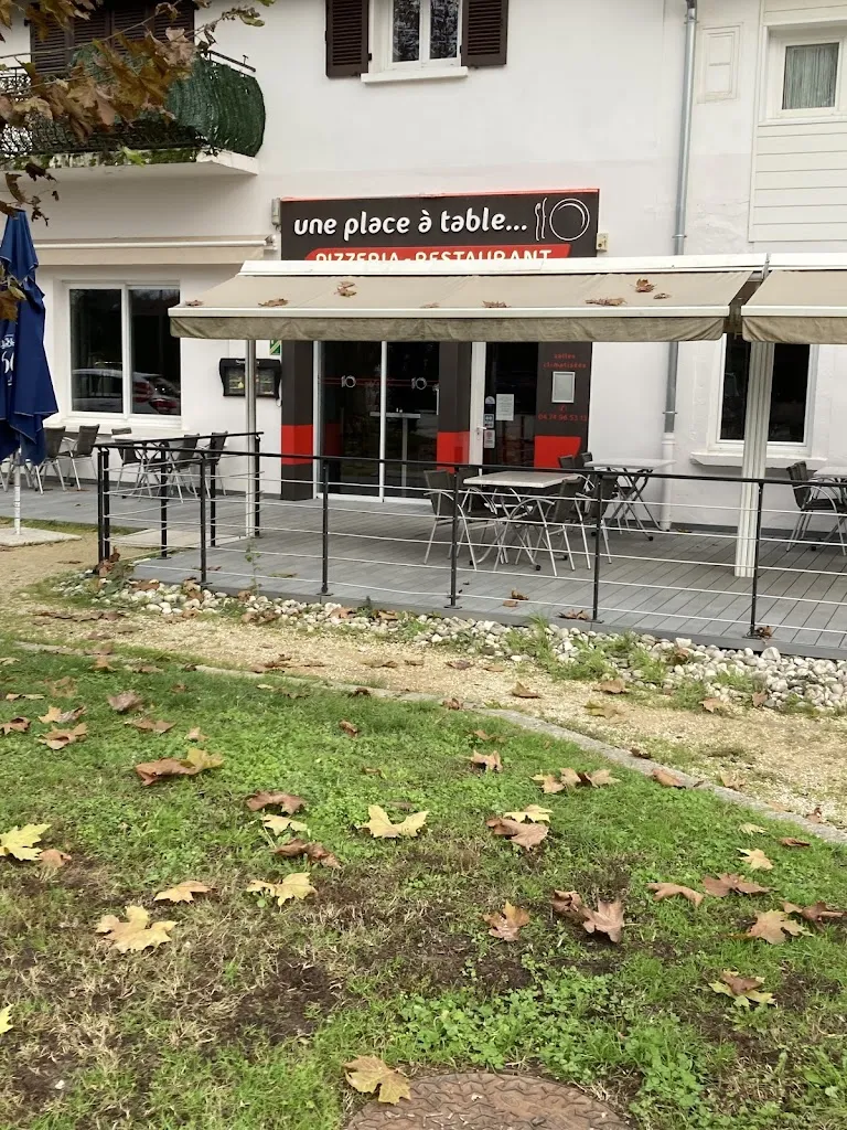 Une Place A Table restaurant in Montalieu-Vercieu