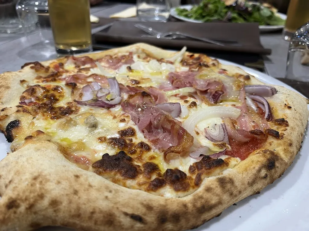Stefan van Rozendaal_Restaurante Pizzeria Mezzalunamikro_Montalieu-Vercieu_review