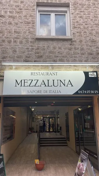 Restaurante Pizzeria Mezzalunamikro restaurant in Montalieu-Vercieu