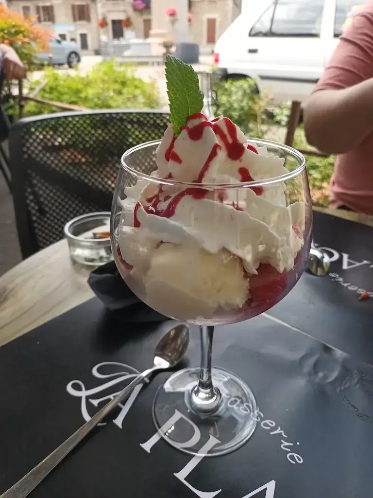 Philippe Astier_La place Brasserie_Montalieu-Vercieu_recensione