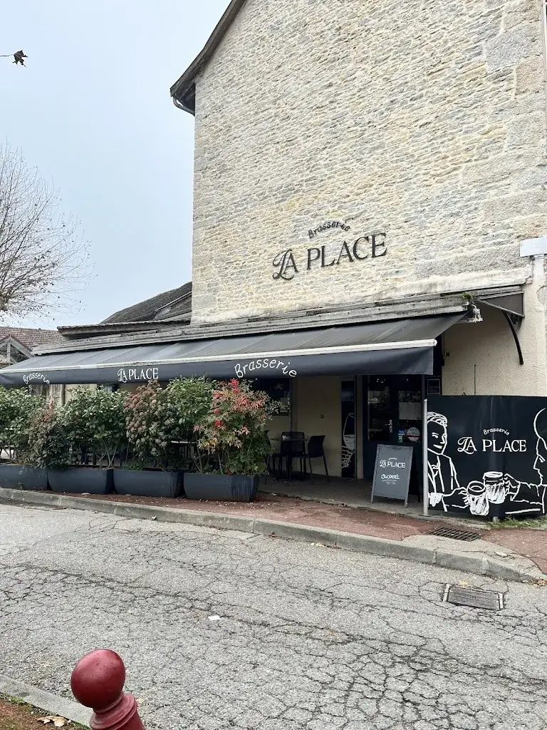 La place Brasserie restaurant in Montalieu-Vercieu