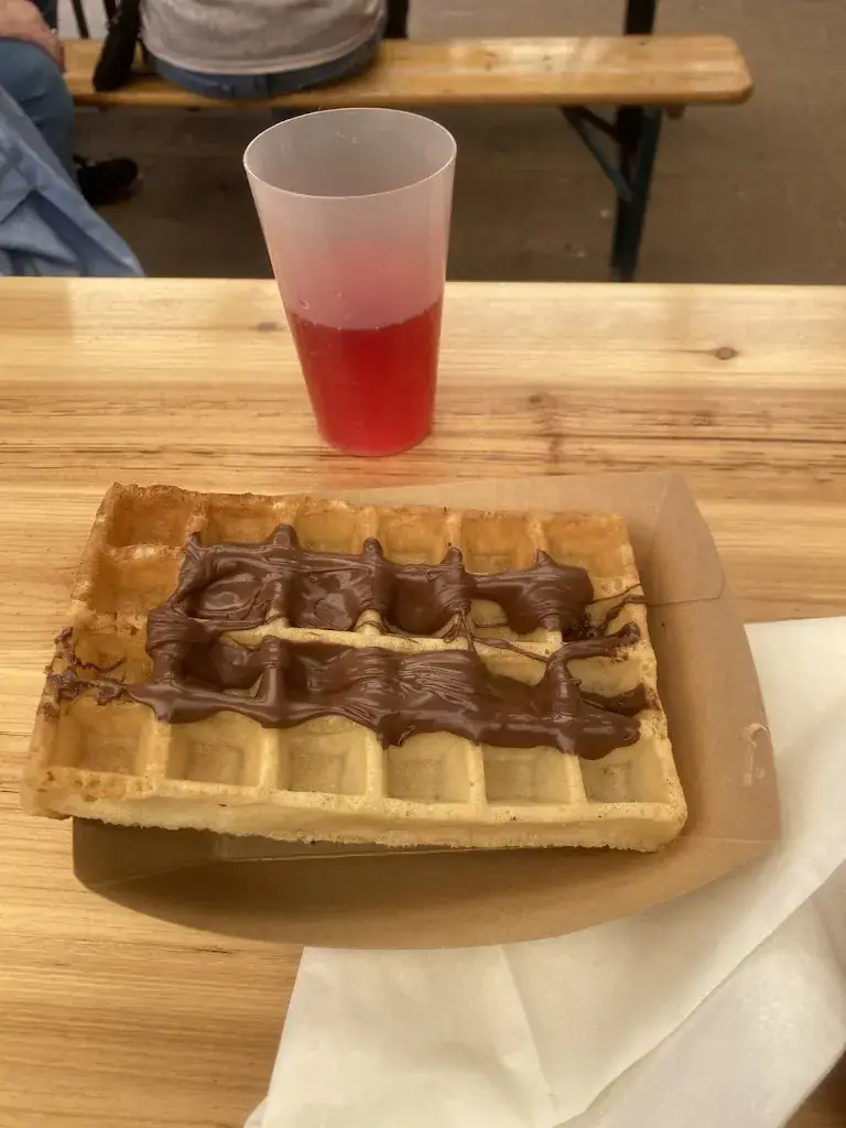 Salome Philippe_Guinguette de Malagué_Villages_review