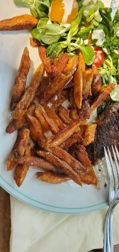 HUET BARBARA_Guinguette de Malagué_Villages_review