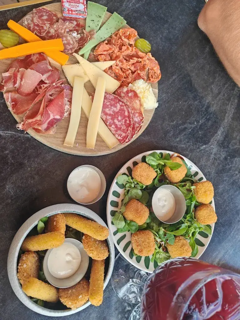 Elodie Ridé_Le Local_Jard-sur-Mer_review