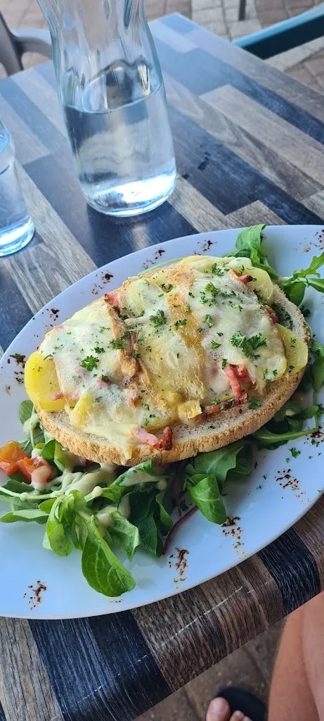 Drew Evans_Le Canott'_Jard-sur-Mer_review