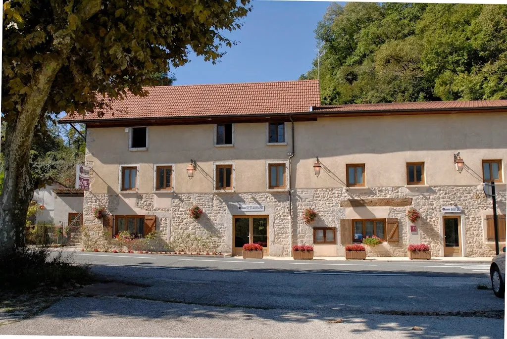 Hôtel Restaurant La Source_Porcieu-Amblagnieu_slider_image_1
