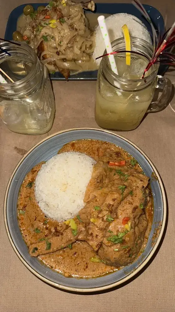 Alessandra Pizzini_CHEZ LES JUMELLES_Cannes_review