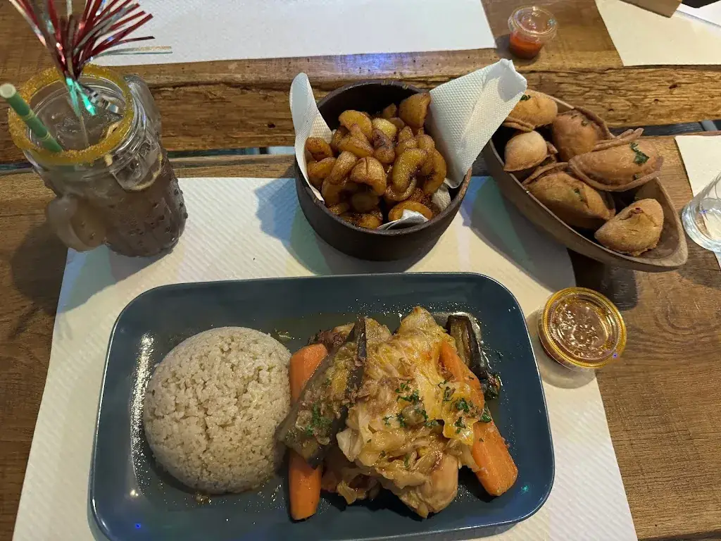 Rupert Kay_CHEZ LES JUMELLES_Cannes_review