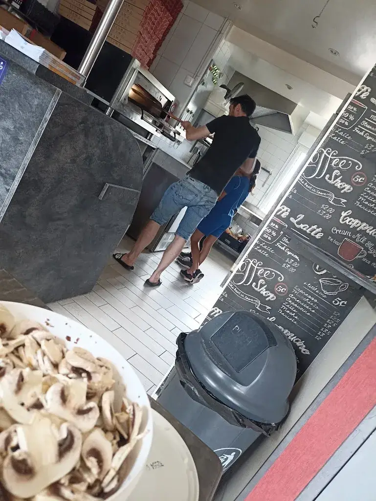 yolande DELLIERE_M' Pizza Juvigné_Juvigné_review