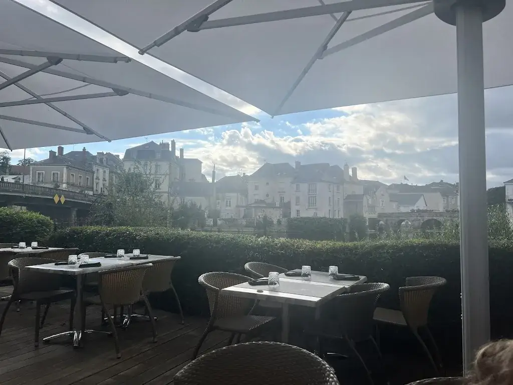 Tom Hester_LA TERRASSE_Sablé-sur-Sarthe_review