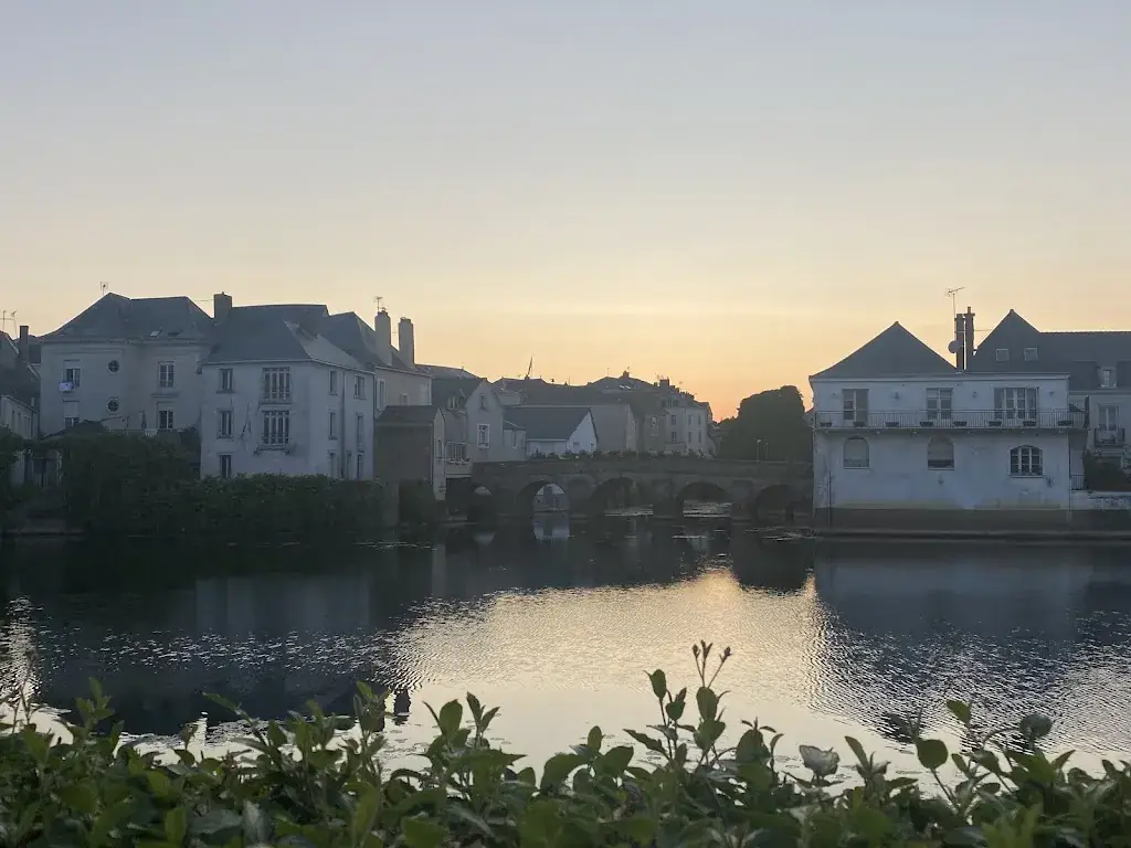 Sonya Grubb_LA TERRASSE_Sablé-sur-Sarthe_review