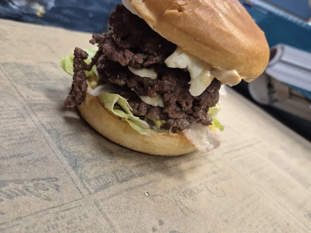 French Pout's_Sablé-sur-Sarthe_slider_image_3