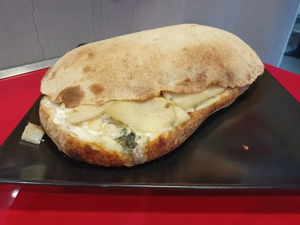 La Tour de Pizz_Bruffière_slider_image_2