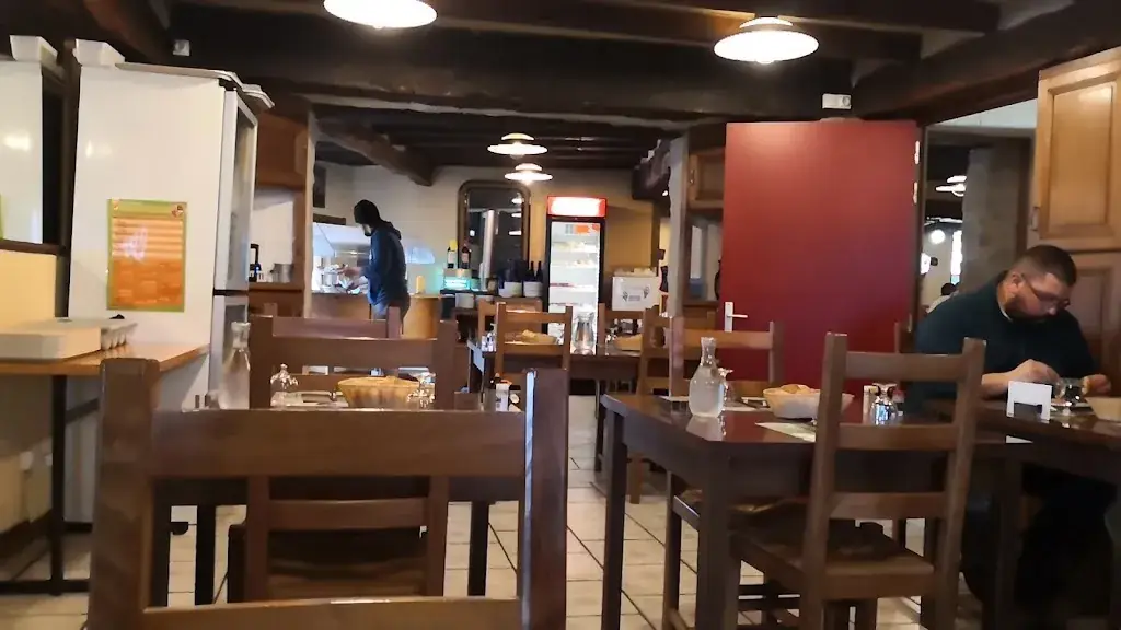 Auberge Du Cheval Blanc restaurant in Bruffière