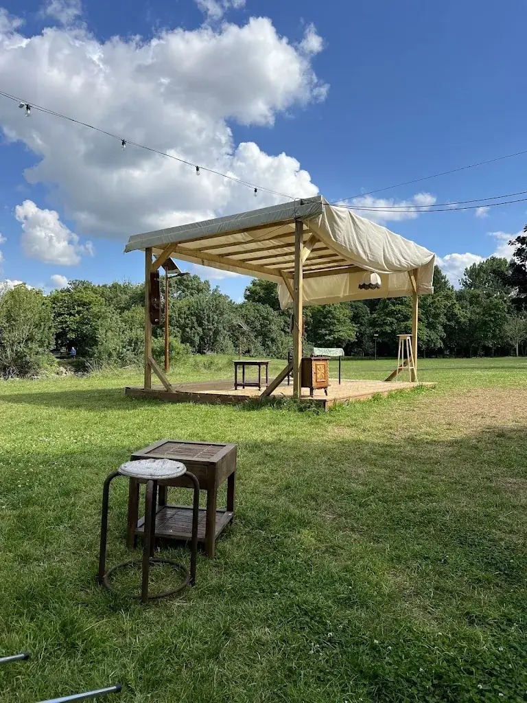 Michel Gautier_Guinguette de la Pierre Percée_Divatte-sur-Loire_review