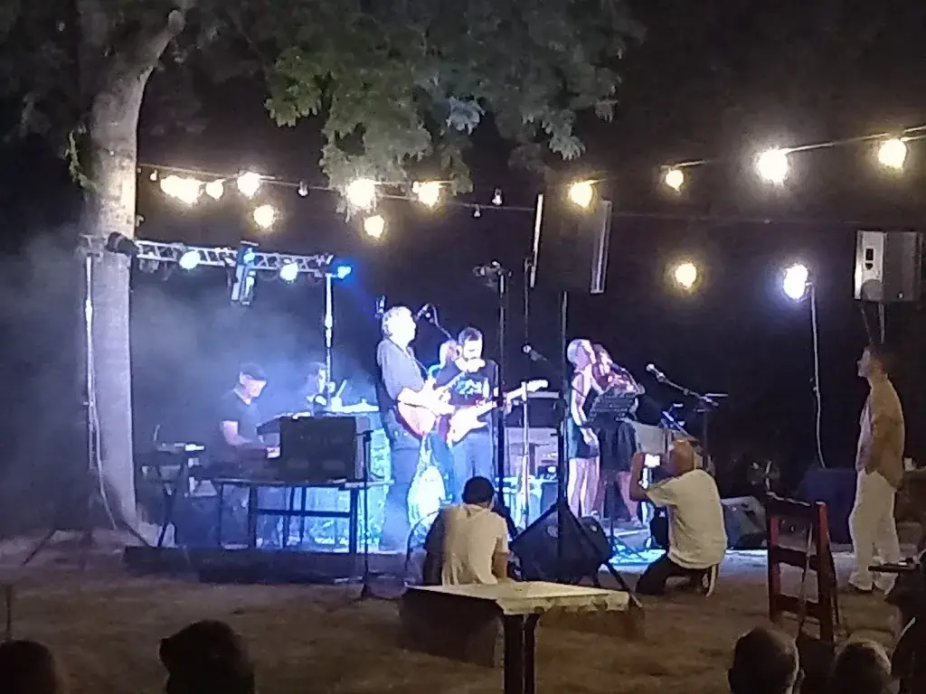 Stefy B_Guinguette de la Pierre Percée_Divatte-sur-Loire_review