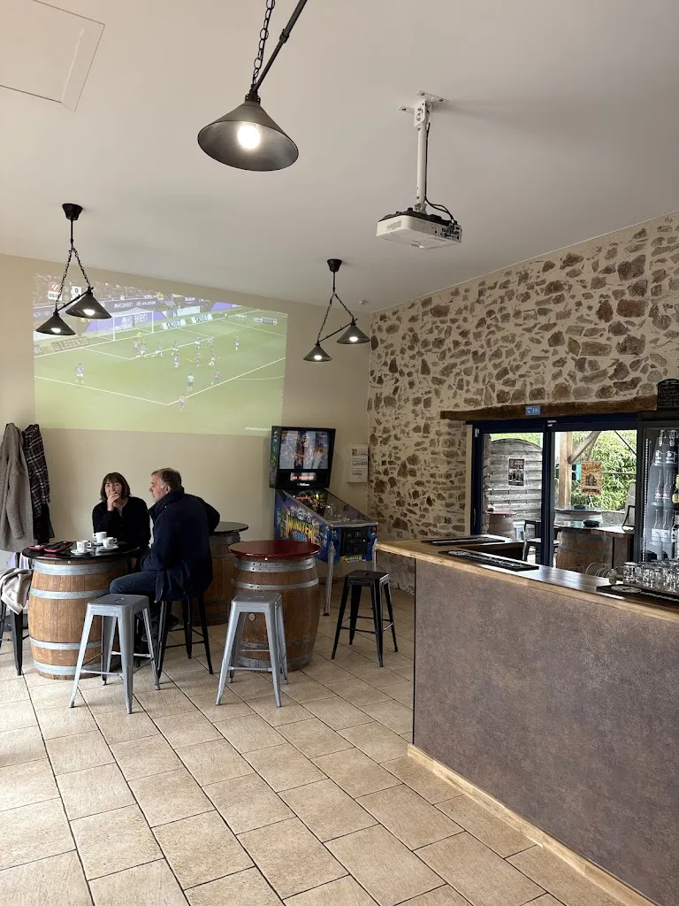 Aziz Brini_Bar / Restaurant Sans Pressions_Chapelle-Launay_Bewertung