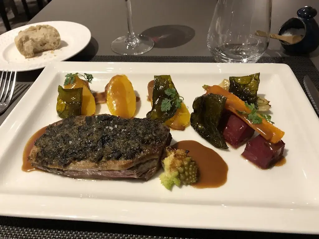 Dimitris Barmpakos_14 Avenue_Baule-Escoublac_review