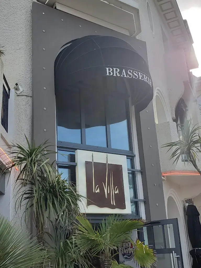 Mark Steele_La Villa_Baule-Escoublac_review