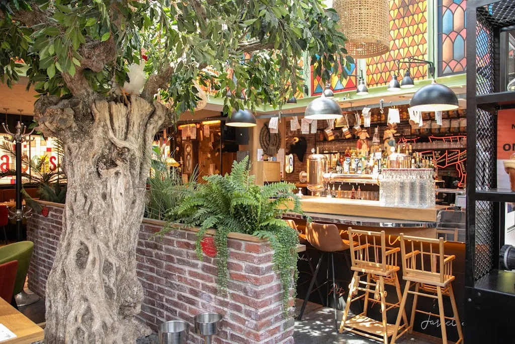 Les Garcons Bouchers Restaurant in Chapelle-sur-Erdre