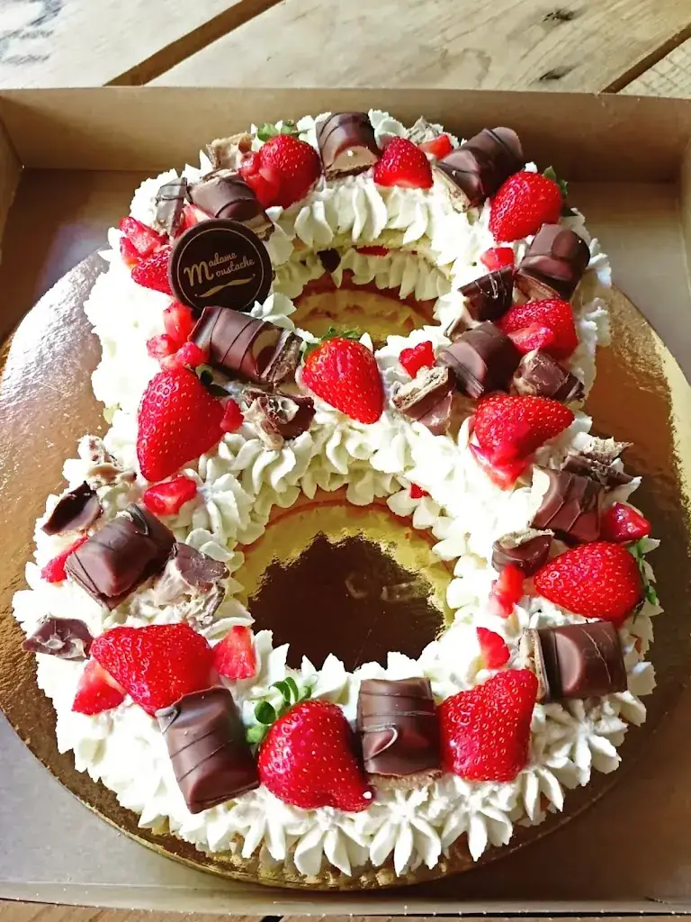 Madame Moustache_Ferté-Bernard_slider_image_3