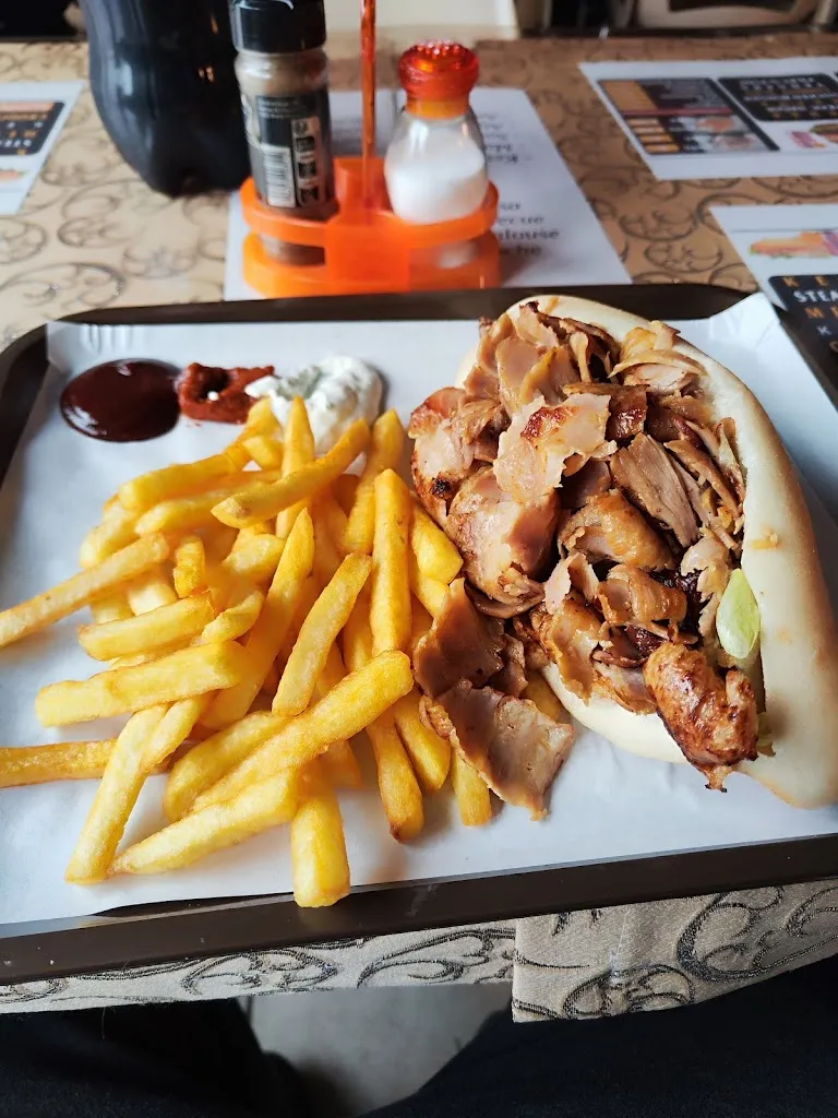 M P_Le Pacha_Ferté-Bernard_review