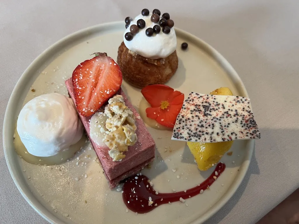 Benoit Charrier_Le Petit St Thomas_Garnache_review