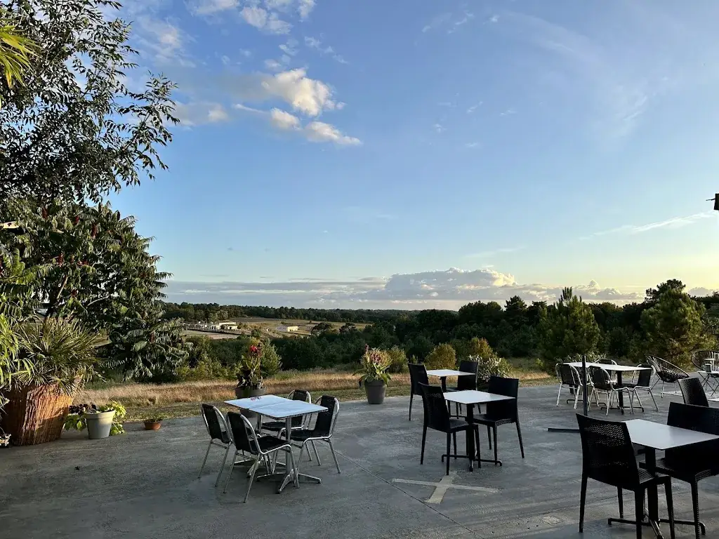 Ô Bistrot restaurant in Genétouze