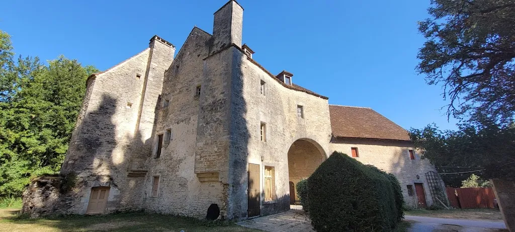 Zoe Callaghan_Commandery Romagna_Saint-Maurice-sur-Vingeanne_review