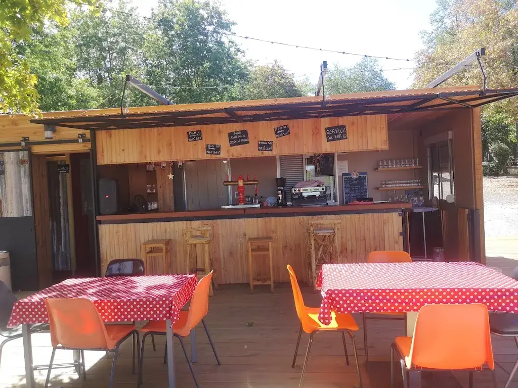 Guinguette Chez Gus Restaurant in Tessoualle