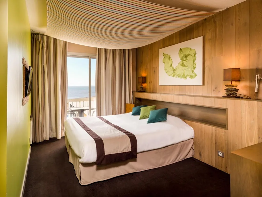 Logis Hôtel le Calluna restaurant in Préfailles