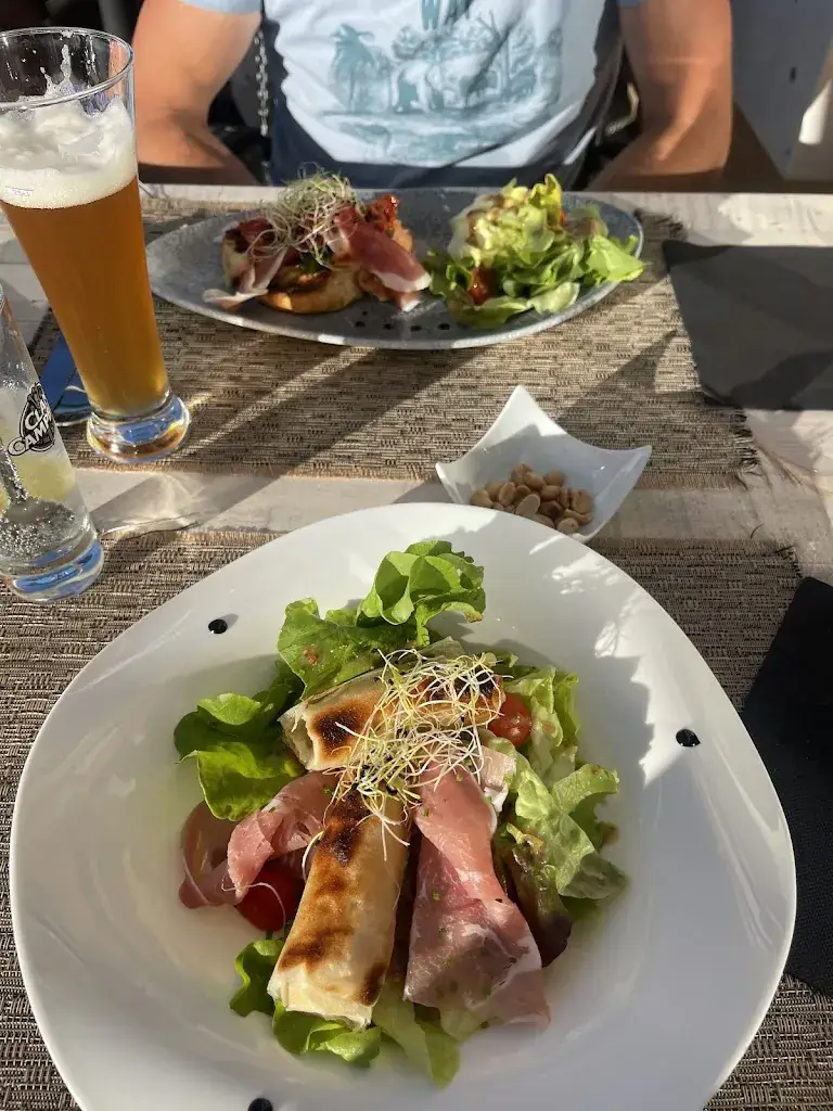 Cyrine Charon_L'Alplaya_Tharon-plage_review