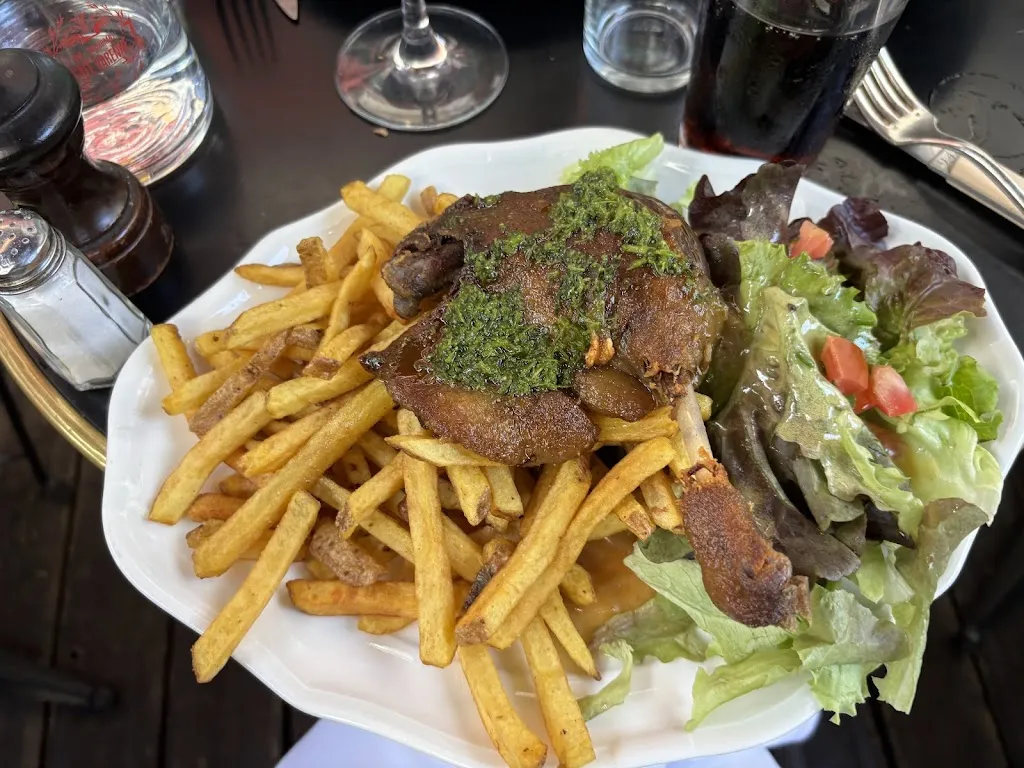 Mandy Maycock_Café Varenne_Paris_review