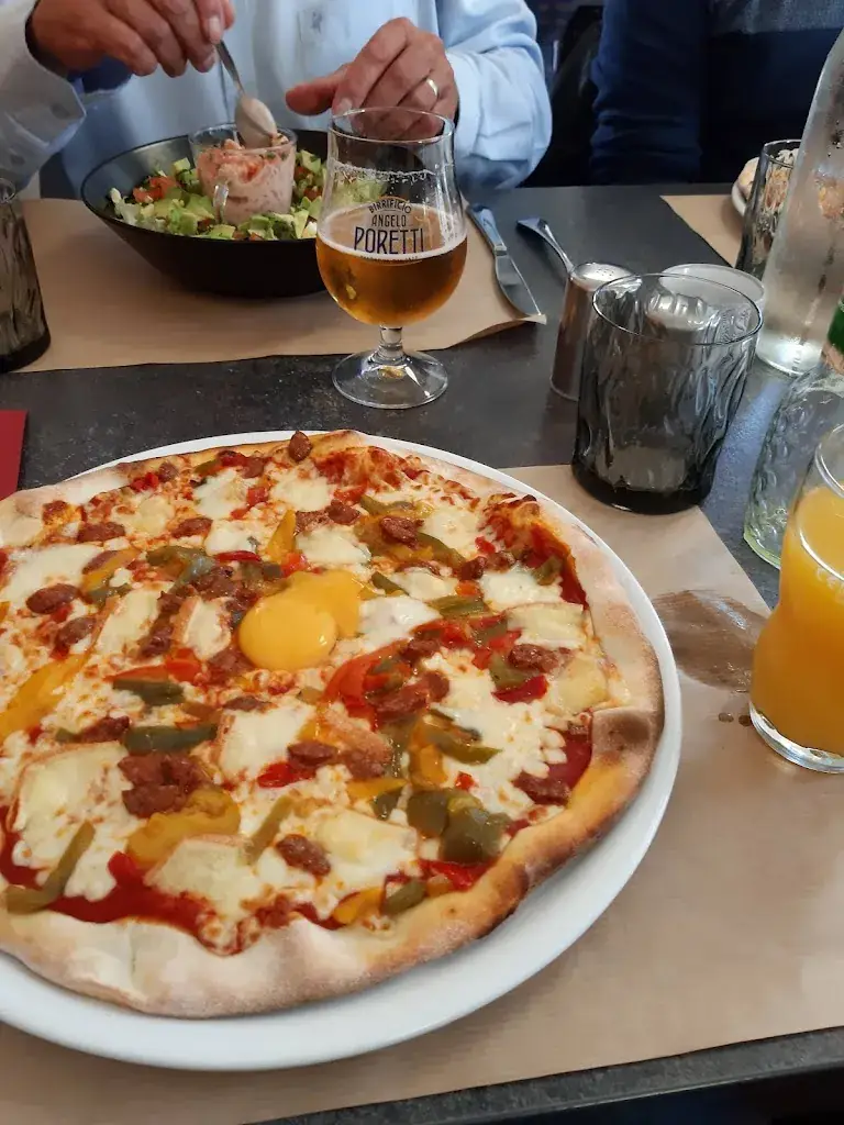 Le Verrie-Table_Verrie_slider_image_3