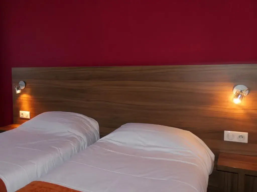 Seimen Burum_Logis Hôtel la Clé des Champs_Montmélian_review