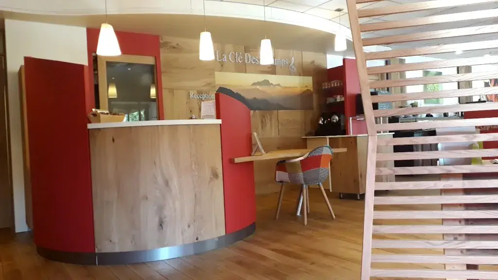 Logis Hôtel la Clé des Champs restaurant in Montmélian