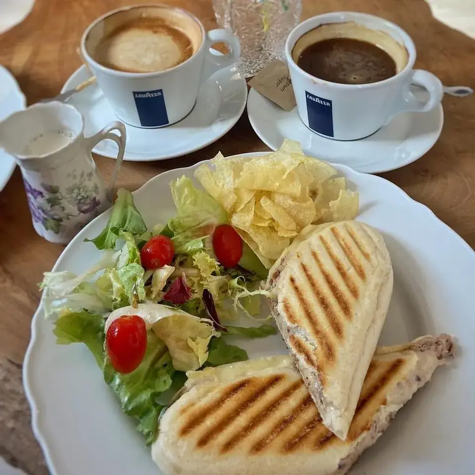 Angelina Baillie-Smith_Le Patis - Salon de The_Landivy_recensione