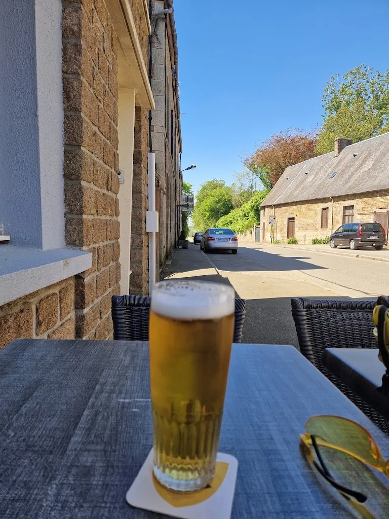 Bruno Hardy_Moustache Café_Landivy_review