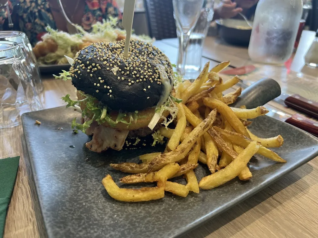 Nikoss Landers_Kuna Matata_Tranche-sur-Mer_review