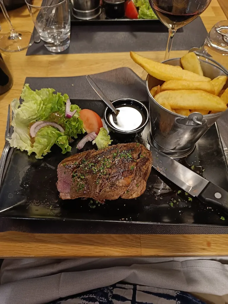 Gary Hartnoll_Phare West_Tranche-sur-Mer_review