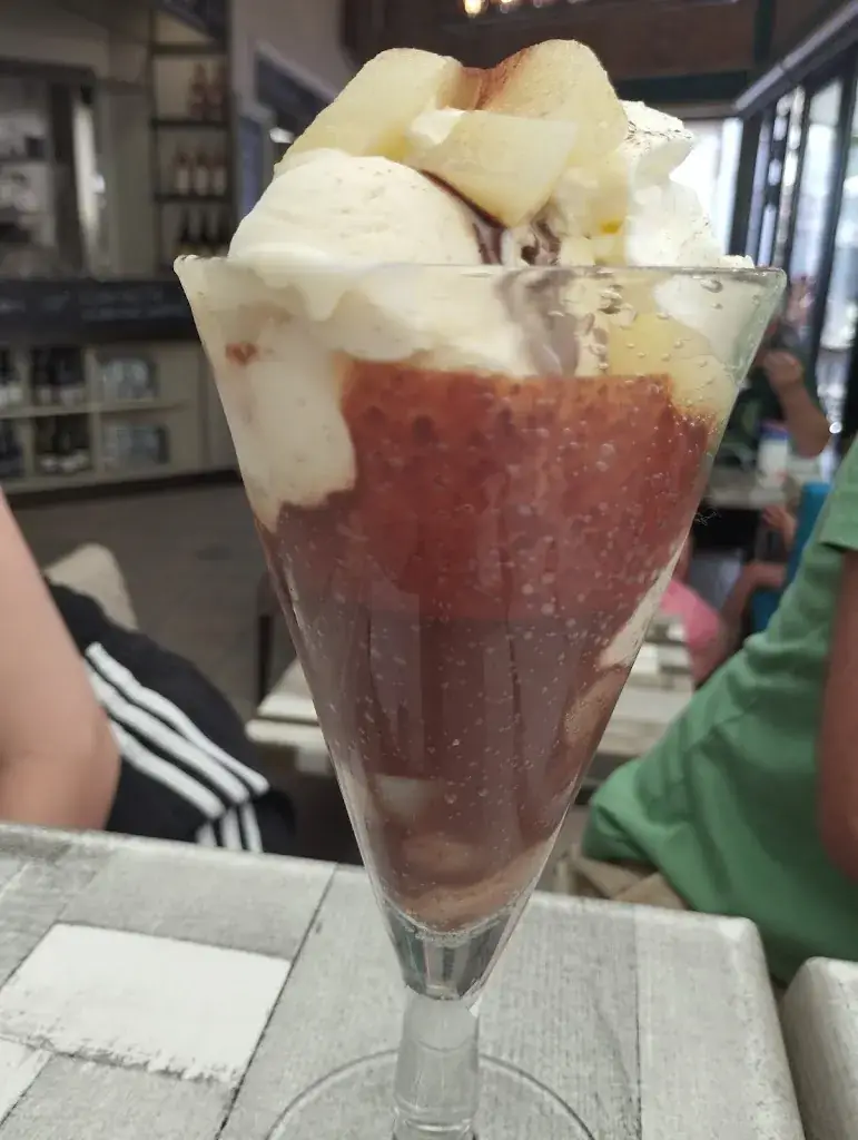 Marie Marical_Le Paradis Glacier⎜Bar & Glacier_Tranche-sur-Mer_review