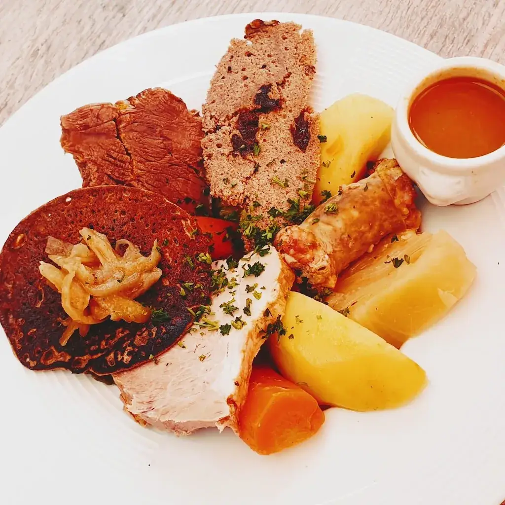 Restaurant LES SARMENTS_Turballe_slider_image_2