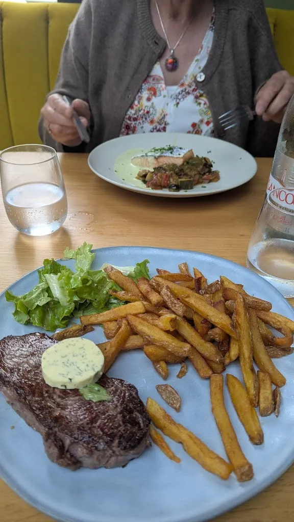 Leigh Orwin_Le Coq Restaurant_Bignon_review