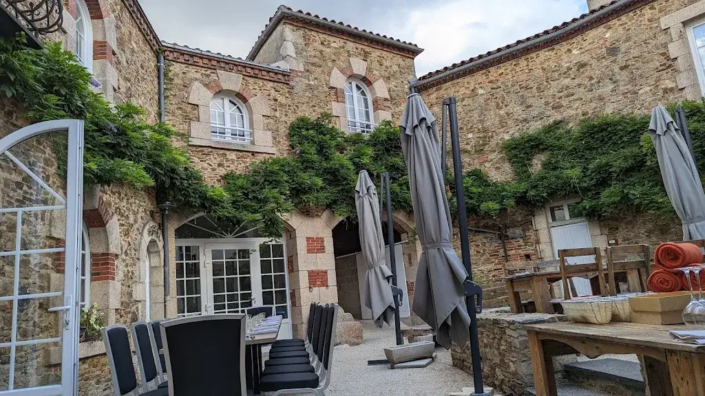 Hotel Restaurant The 3 Pillars_Boupère_slider_image_3