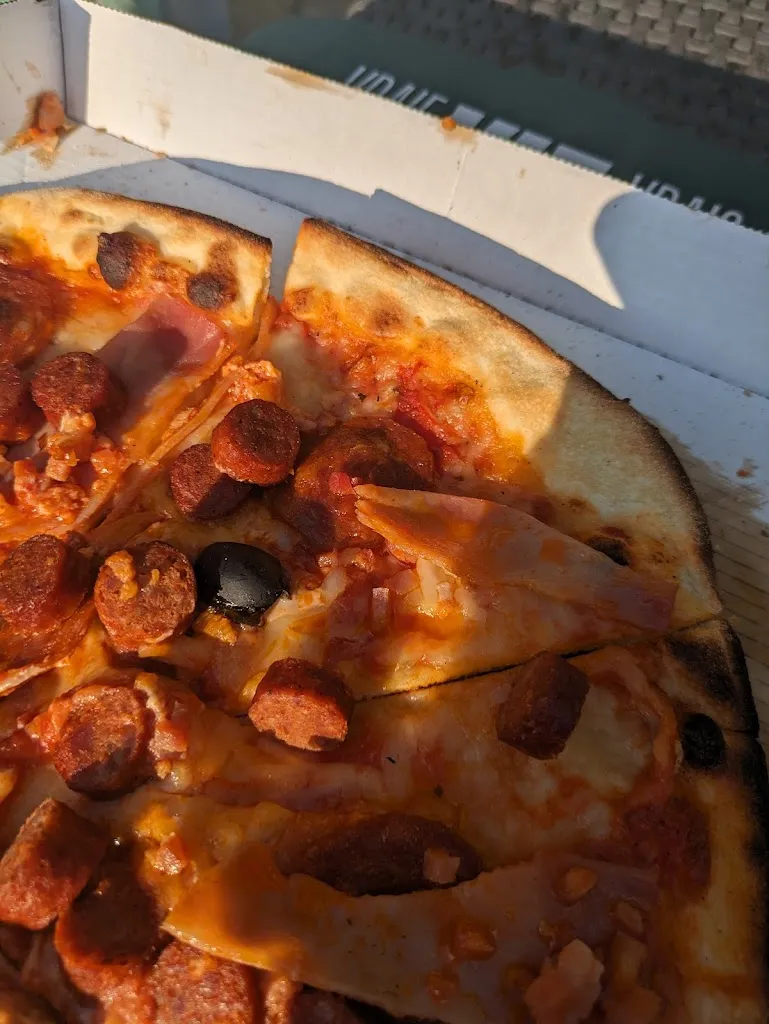 Elly Manda_LE KIOSQUE A PIZZAS LE BOURGNEUF LA FORET_Bourgneuf-la-Forêt_recensione