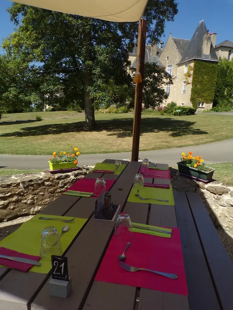 Restaurant de Pescheray restaurant in Breil-sur-Mérize