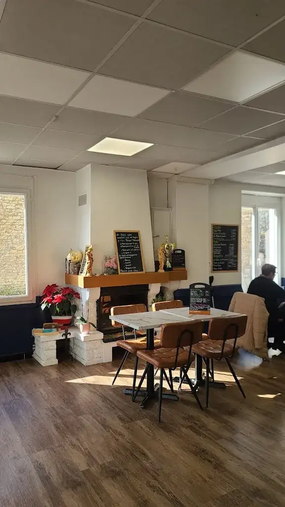 Hélène B_Café De La Place_Langon_review