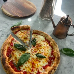 IL GUSTO DI NAPOLI_Montmarault_slider_image_2