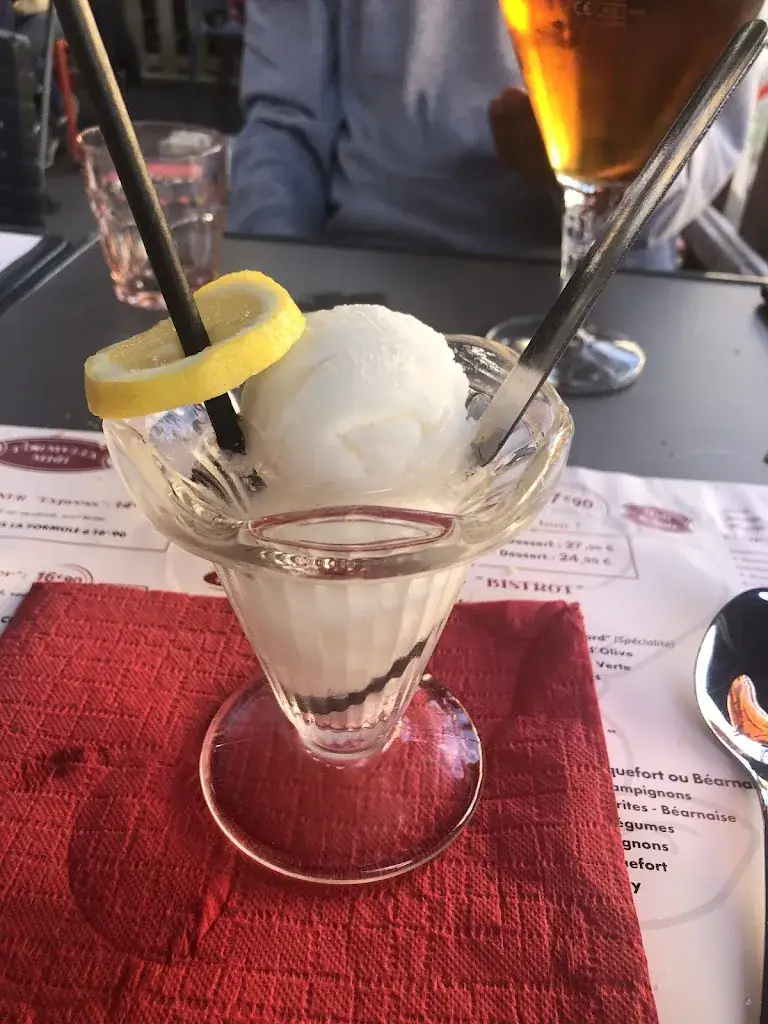 Abby Dowsett_La Baraque à Bœuf _Mans_review